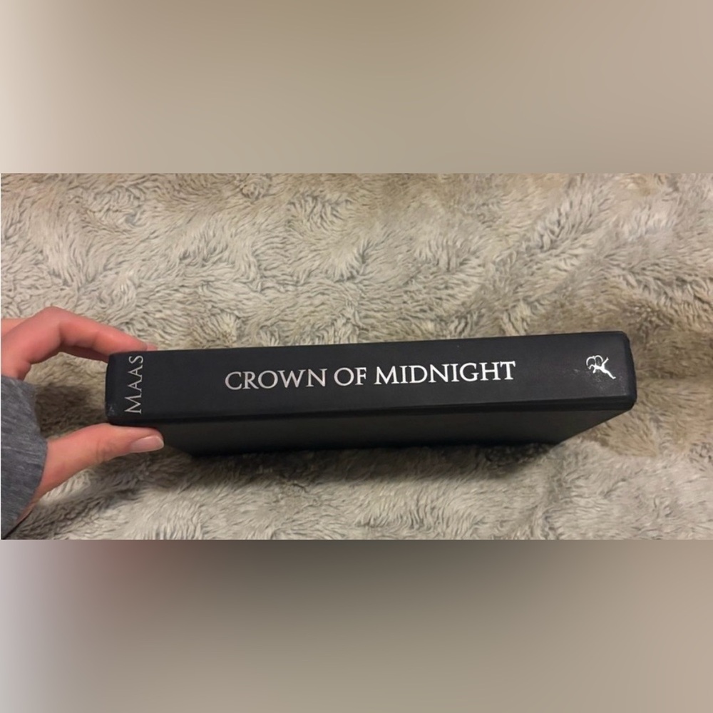 Crown of Midnight by Sarah J Maas - Picture 2 of 5